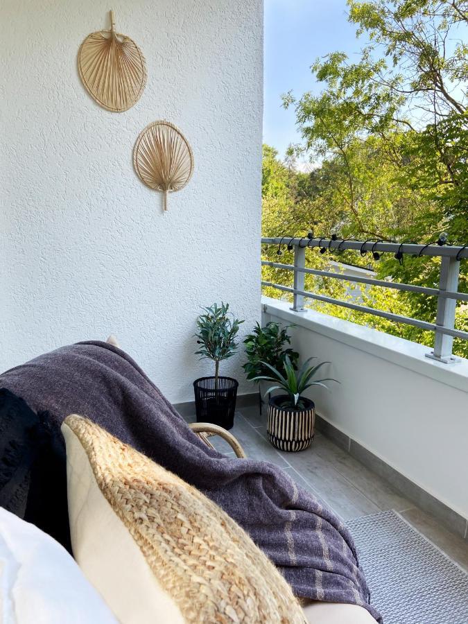 Zentrales Strandnahes Design-apartment Mit Balkon Und Parkplatz * Timmendorfer Strand