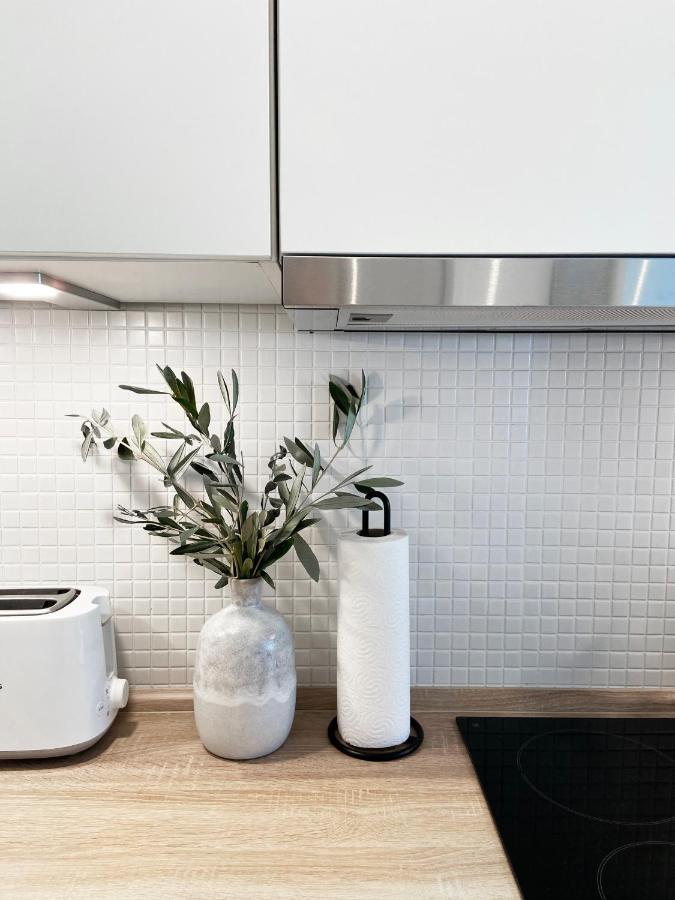 Zentrales Strandnahes Design-apartment Mit Balkon Und Parkplatz *