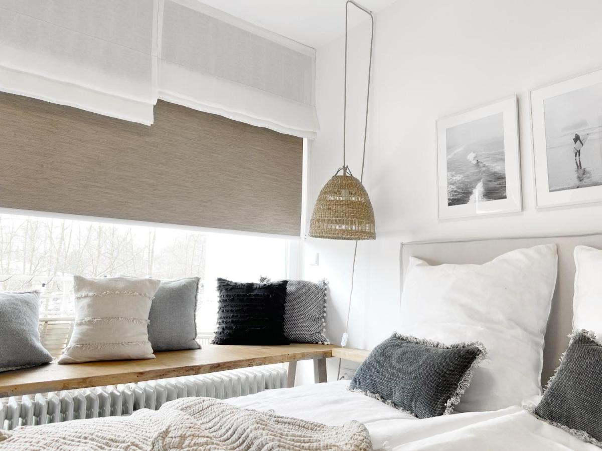 Seaside - Zentrales Design-apartment Mit Balkon & Parkplatz - 2 Minuten Zum *