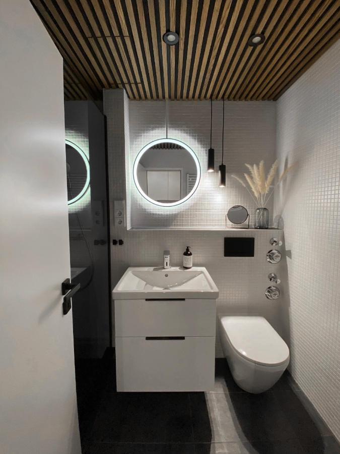 Seaside - Zentrales Design-apartment Mit Balkon & Parkplatz - 2 Minuten Zum * Timmendorfer Strand