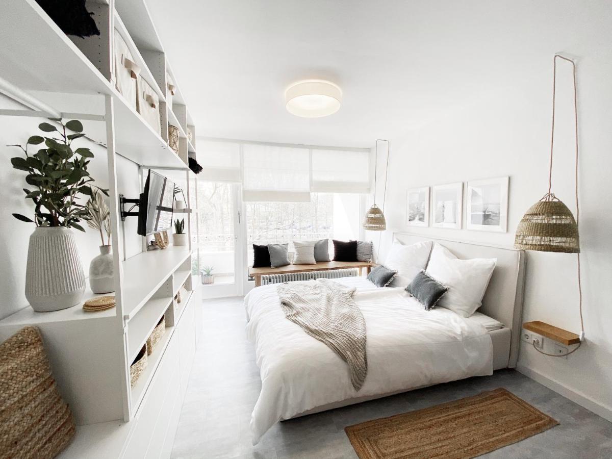 Seaside - Zentrales Design-apartment Mit Balkon & Parkplatz - 2 Minuten Zum Apartment *